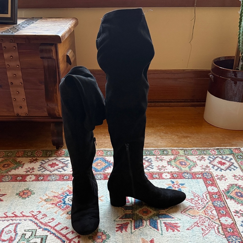Women's Black Knee-High Suede Boots